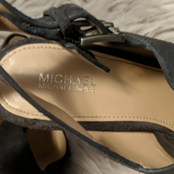 Michael Kors Suede Pumps Size 7- Like New - Picture 2 of 4